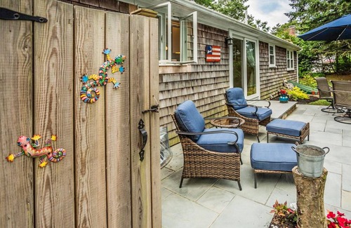 Yarmouth Port House | Cape Charmer | Walk to Market, Golf & Eateries | New Kitchen & Big Backyard