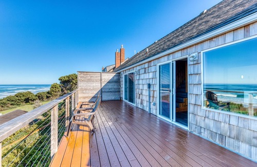 Edgewater Shores Cottage | Cape Cod Cottages #2: Oceanfront with hot tub!