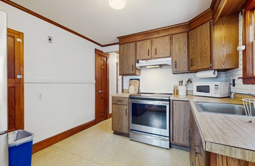 Falmouth House | Cape house w/AC, walk to Park, ferries, dining & shops; close to rail trail