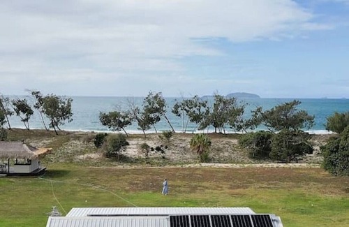 Curtis Island House | Cape Keppel Beach Cottage 1