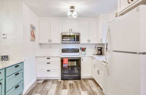 Town Bank House | Cape May Home w/Deck ~ 2 Mi to Beach!