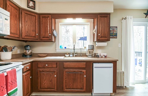 Cape Neddick House | Cape Neddick Coastal Hideaway – New England Charm! Walk to Beach
