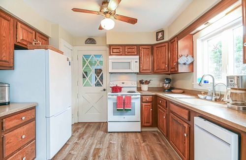 Cape Neddick House | Cape Neddick Coastal Hideaway – New England Charm! Walk to Beach