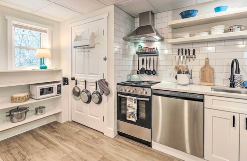 Cape Neddick Apartment | Cape Neddick Getaway: Hot Tub, Walk to Beach