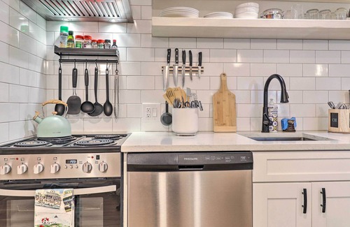 Cape Neddick Apartment | Cape Neddick Getaway: Hot Tub, Walk to Beach