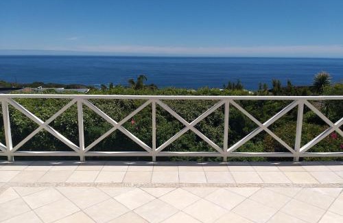 Camps Bay House | Cape Rose Cottage - Penthouse in Camps Bay