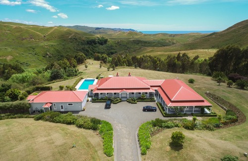 Waimarama Cottage | Cape South Cottage - delightful country cottage with Pacific ocean views