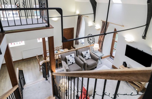Machynlleth Cabin | CAPEL EBENEZER, pet friendly, character holiday cottage in Corris