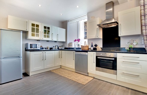 Cwrt House | Capel Maethlon - Three Bedroom House, Sleeps 6