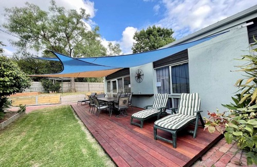 Frankston South House | Capelink Atop Prestigious Oliver's Hill: Longer Stay Welcome
