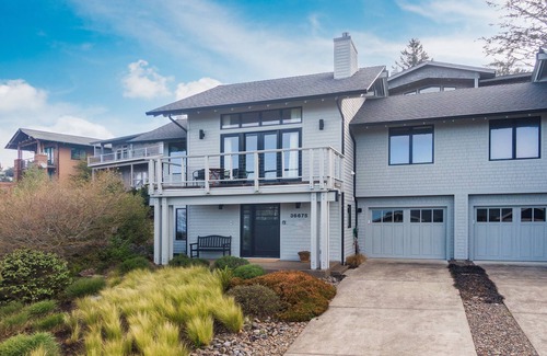 Oregon Coast House | Capeside Lookout #129-Amazing views, upscale amenities, clubhouse pool access.