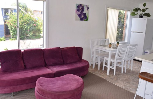 South West Rocks House | Capeview 2 - Top floor unit perfect distance from everything you could need in South West Rocks.