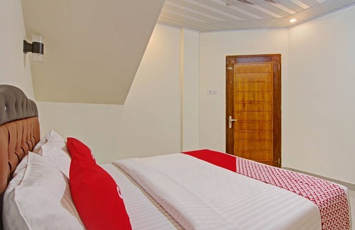 Padang Hotel | Capital O 90643 Suri Guest House Syariah