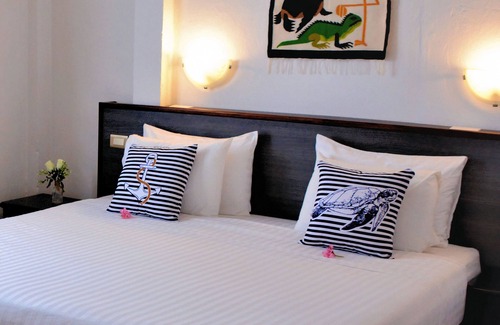 Bahia de la Academia Bed & Breakfast | Capitan Max B&B