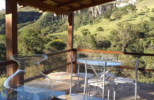 Guape House | Capitol, canyons, waterfalls on the edge of the house and views of the Furnas dam and Paredao