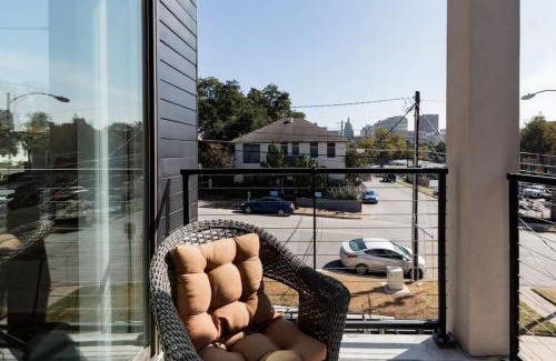 West End House | Capitol View Condos by One Fine Bnb - Paramount