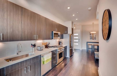 West End Condo | Capitol View Condos | Downtown Austin - Lone Star