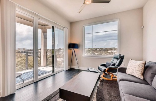West End Condo | Capitol View Condos | Downtown Austin - Lone Star
