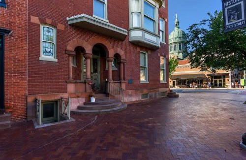 Downtown Harrisburg Apartment | Capitol View Retreat - 2F Fast Wi-Fi Spacious