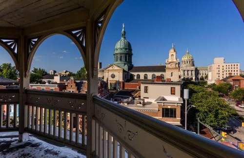 Downtown Harrisburg Apartment | Capitol View Retreat - 2F Fast Wi-Fi Spacious
