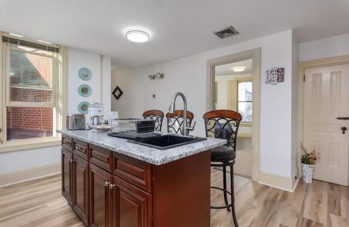 Downtown Harrisburg Apartment | Capitol View Retreat - 3F Fast Wi-Fi Cozy