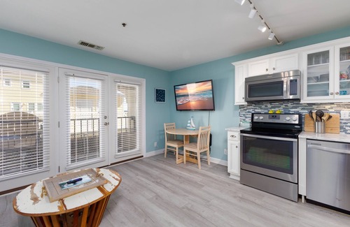 North Topsail Beach Condo | Capri Sun: Luxe Oceanfront Escape @ Villa Capriani