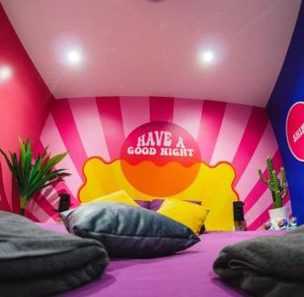 La Louviere Apartment | Capsule Boogie-Woogie - JACUZZI - SAUNA - BILLARD - JEUX - ECRAN GÉANT - FILET SUSPENDU - NETFLIX