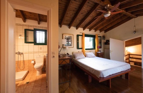 Sarakiniko House | Captain Andrew private beach house