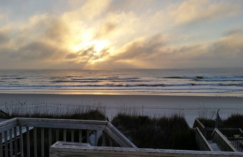 Topsail Beach House | 'Captain Andy's' - Beachfront Family Vacation Perfection