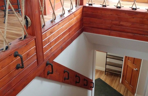 Poland House | ⚓Captain Bill's Guest House and heated pool access⚓
