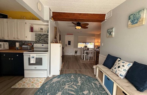 Orange Lake Village House | Captain's Cove with pool in Sunny Largo, FL