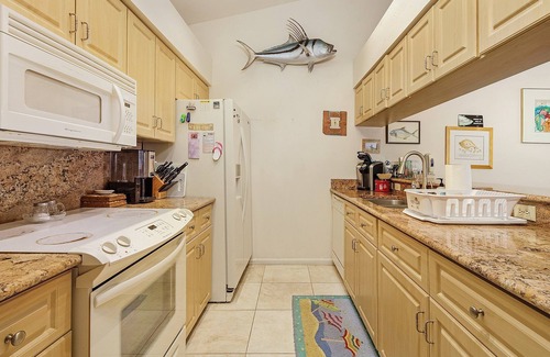 Bokeelia Condo | Captain`s Harbor Condo 2/2 on the water!
