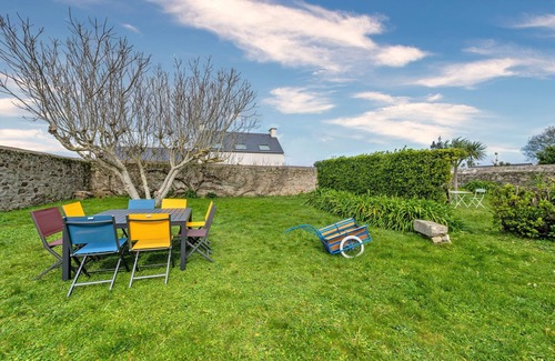 Ile-de-Batz House | Captain's house on Ile de Batz, facing the sea
