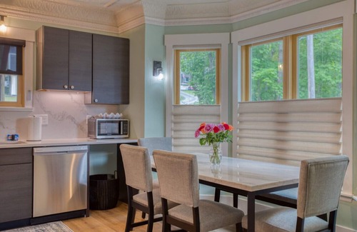 Boothbay Harbor Apartment | Captain' s Quarters by Rocky Coast Rentals