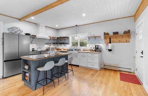 Spruce Head House | Captain's Quarters, newly renovated home with hot tub