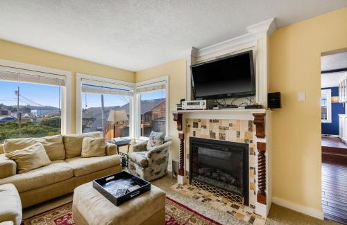 Depoe Bay Apartment | Captain's Quarters and Cabins