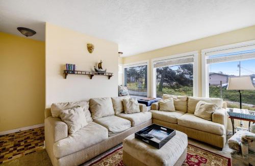 Depoe Bay Apartment | Captain's Quarters and Cabins