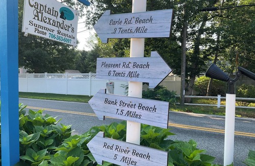 West Harwich House | Captain's Quarters @ Captain Alexander's Hideaway 5 Minute walk to the beach