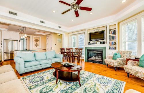 Beachside Village House | Captain's Retreat