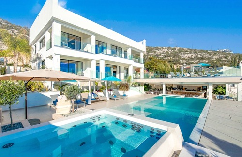 Peyia Town Villa | CAPTAIN'S VILLA - Jacuzzi/spa, Panoramic Sea Views, Private Pool