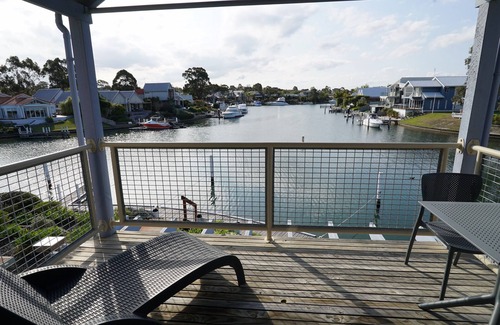 Paynesville Villa | Captains Cove Resort - Waterfront Apartment