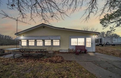 Cleora House | Captains Hide Awaynn