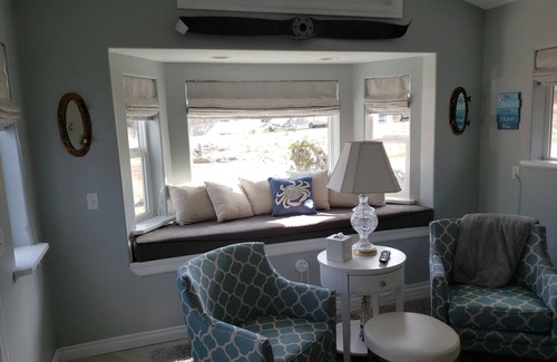 Homer Cottage | CAPTAINS QUARTERS - CASTAWAYnNEW CONSTRUCTION SPACIOUS SUNNY MIDTOWN