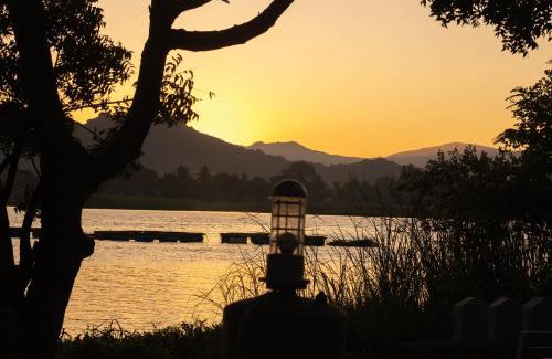 Mangochi Hotel | Captains Villa - where Lake Malawi and Shire River meet, historical hotel at waterfront next to the Lake Museum in Mangochi Town