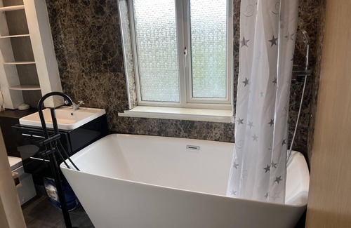 Stanley House | Captivating 4-bed House in Wakefield