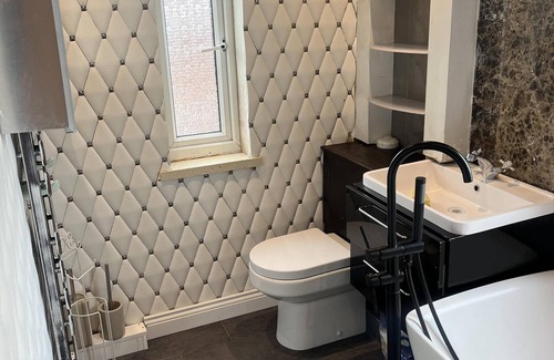 Stanley House | Captivating 4-bed House in Wakefield