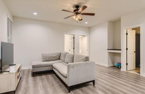 West Campus Apartment | Captivating 4BR Haven with Park View near DT