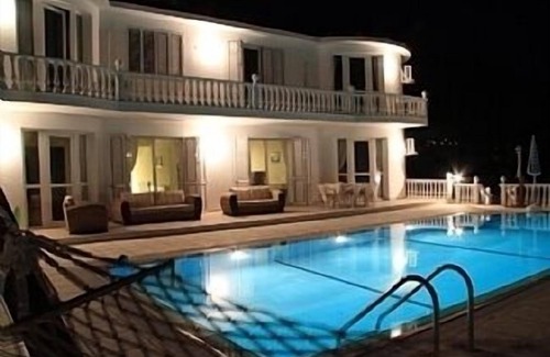 Kyrenia District Villa | Captivating 5-Bed Villa with private pool & garden