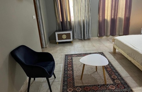 West Coast Division House | Captivating 5-bedroom duplex with 4 toilets