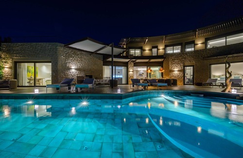 Tragana Villa | Captivating 5br pool villa close Navarino Golf